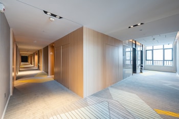 holiday inn express xinji city center an ihg hotel