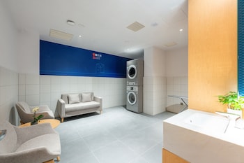 holiday inn express xinji city center an ihg hotel
