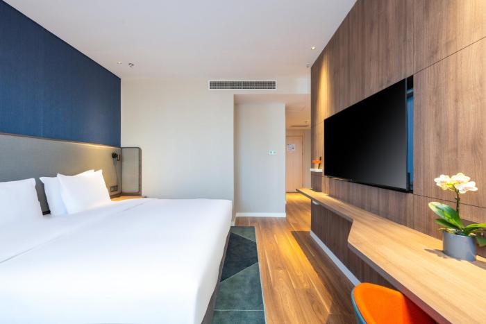 holiday inn express xinji city center an ihg hotel