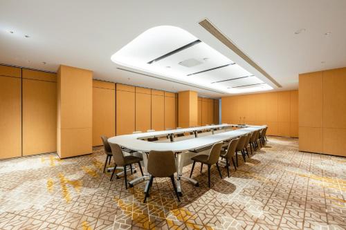 holiday inn express xinji city center an ihg hotel