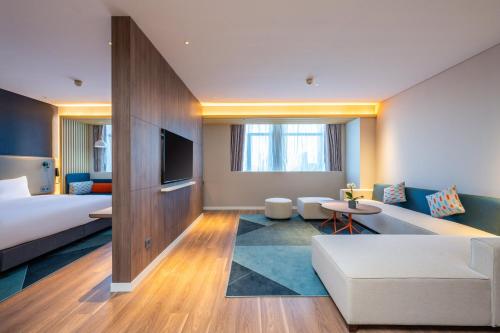 holiday inn express xinji city center an ihg hotel