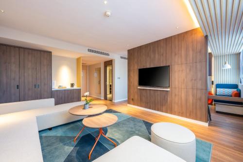 holiday inn express xinji city center an ihg hotel