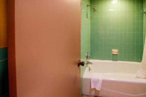 tennessee mountain lodge riverside by oyo