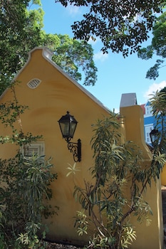 kura botanica hotel