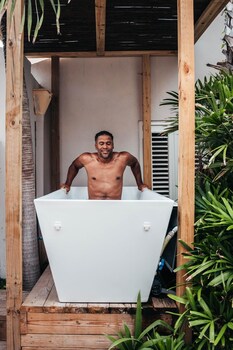 kura botanica hotel