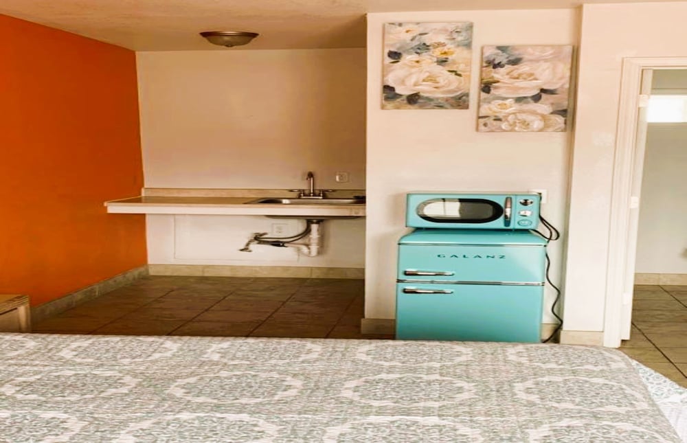 royal gateway motel by oyo