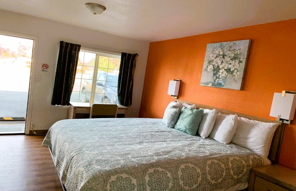 royal gateway motel by oyo