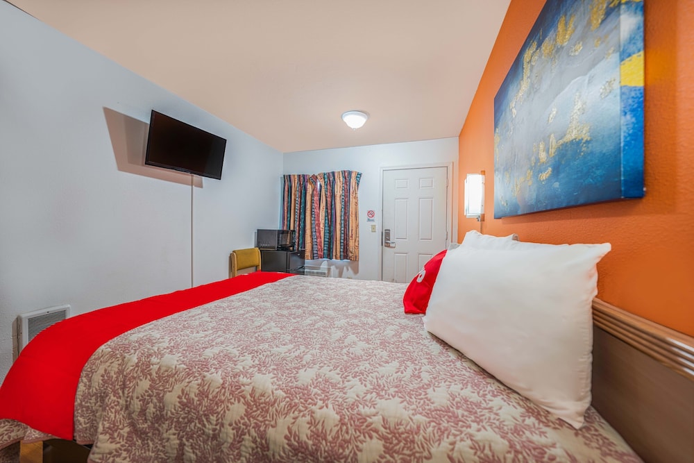 royal gateway motel by oyo