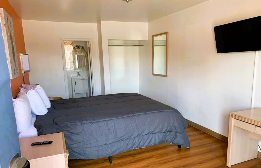 royal gateway motel by oyo