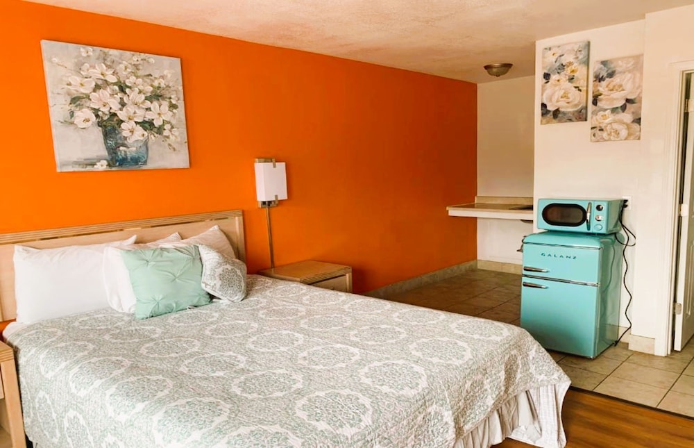 royal gateway motel by oyo