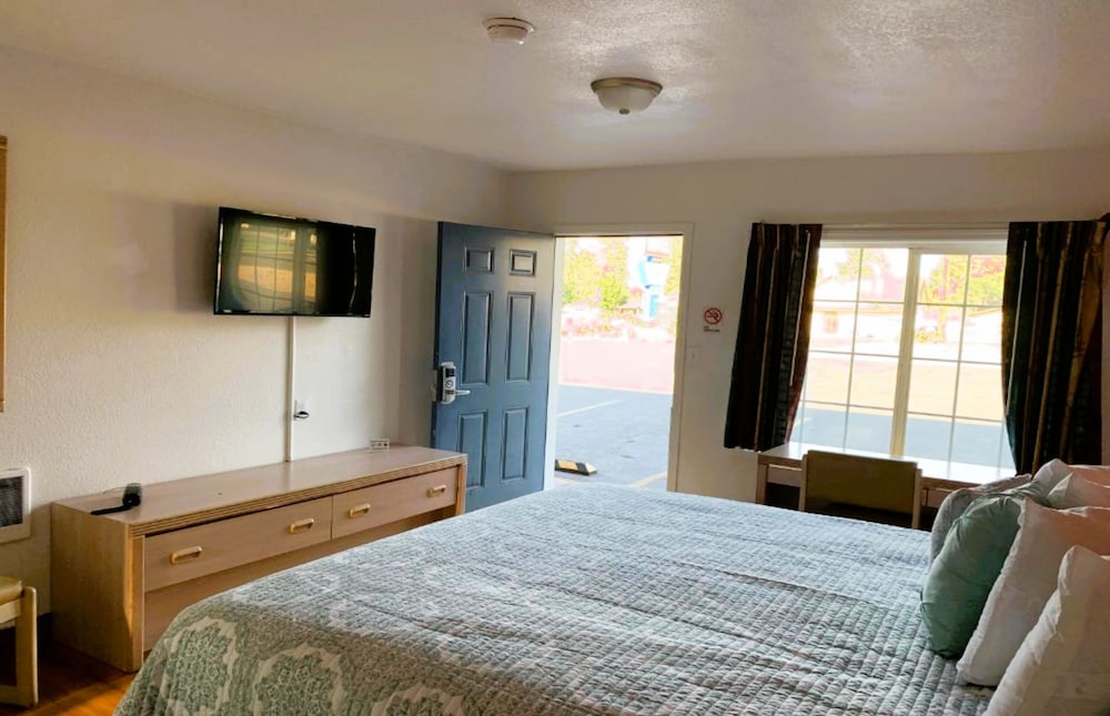 royal gateway motel by oyo