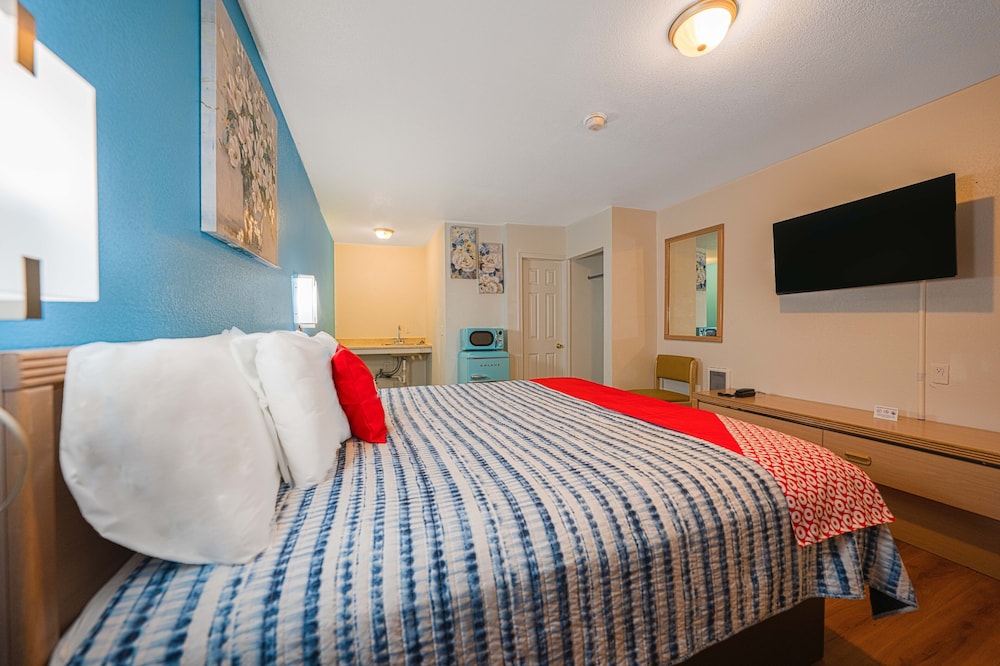 royal gateway motel by oyo