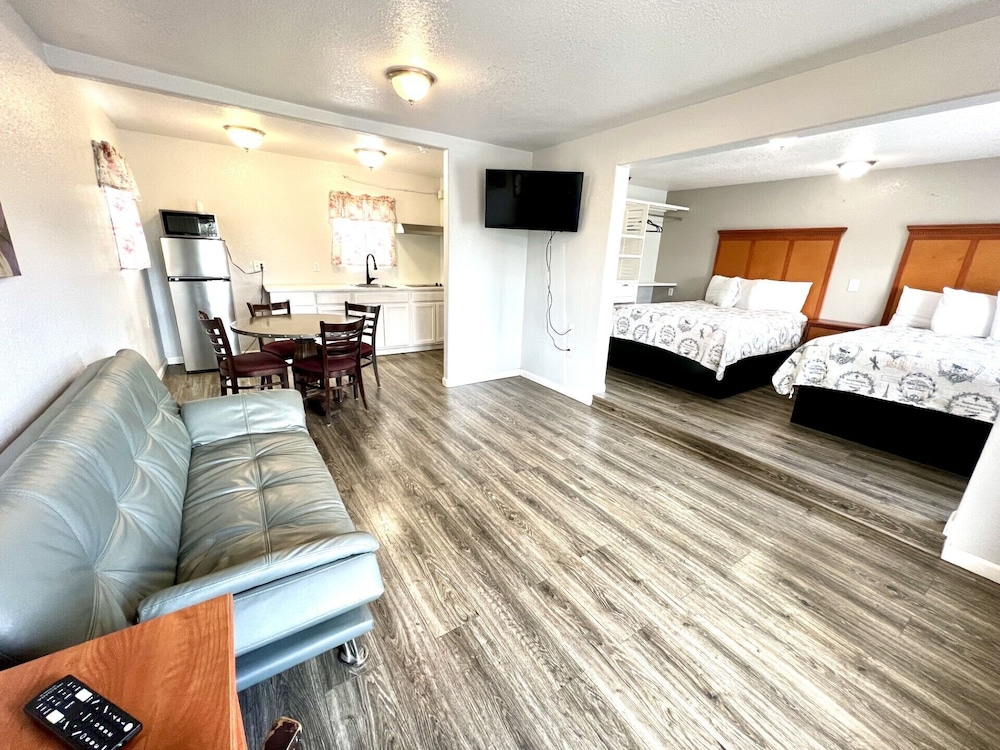 royal gateway motel by oyo