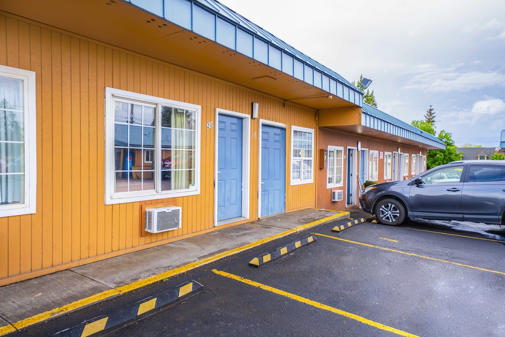 royal gateway motel by oyo