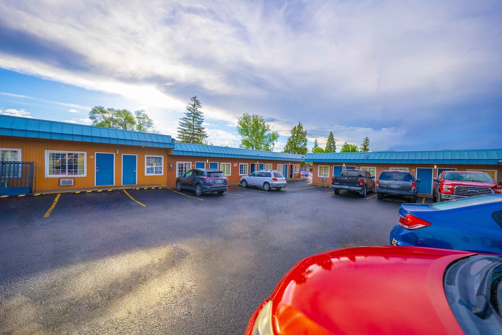 royal gateway motel by oyo