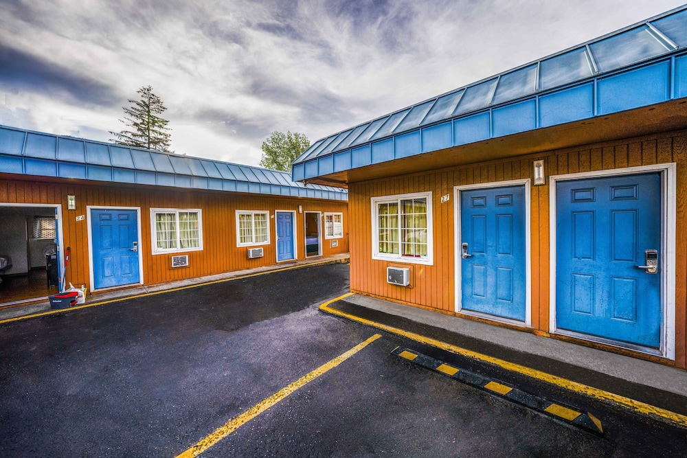 royal gateway motel by oyo