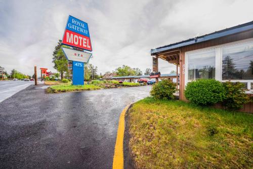 Royal Gateway Motel By Oyo,,2 star