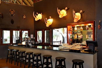 black rhino game lodge