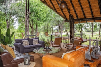 black rhino game lodge
