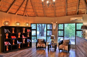 black rhino game lodge