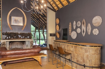 black rhino game lodge