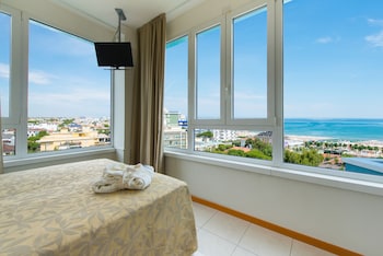 hotel cristallo riccione