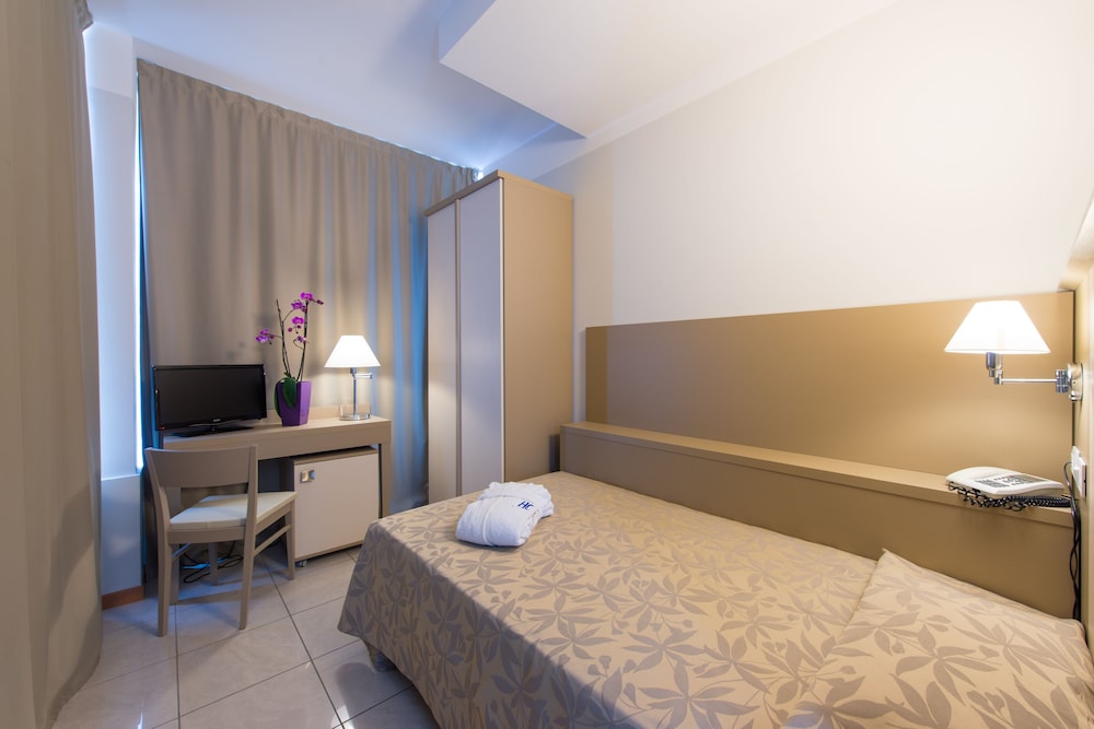 hotel cristallo riccione
