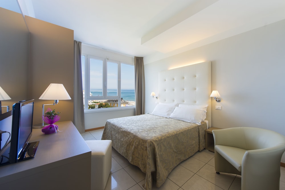 hotel cristallo riccione