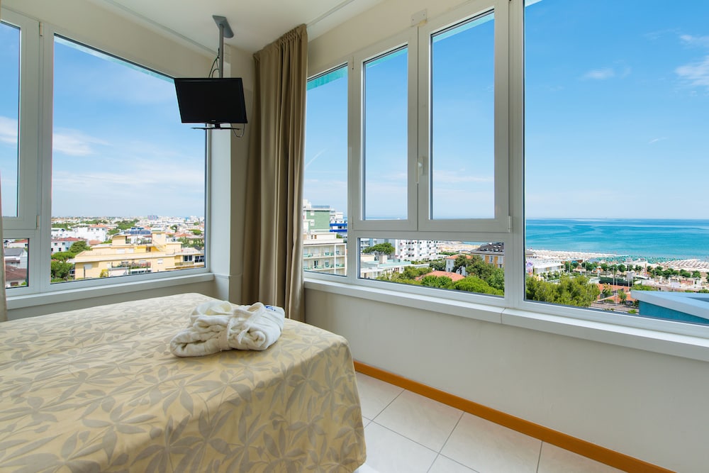 hotel cristallo riccione