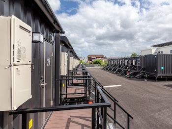 hotel r9 the yard buzen