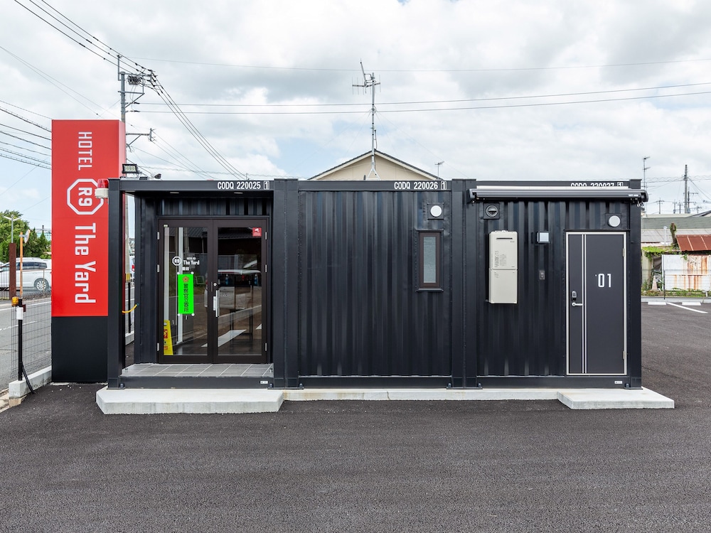 hotel r9 the yard buzen