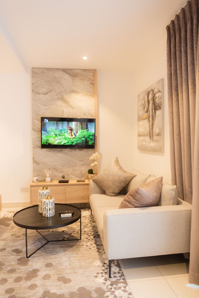 accra luxury apartments at the lennox