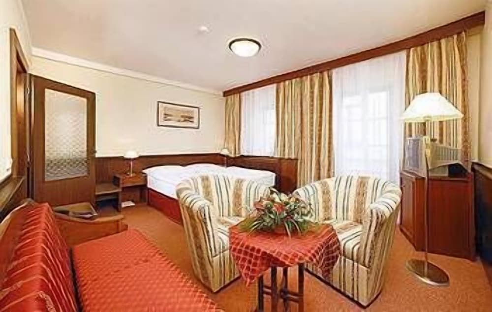 hotel zlata hvezda trebon