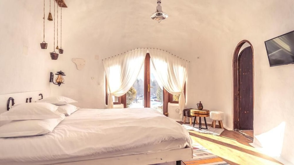 pensiunea dealul verde