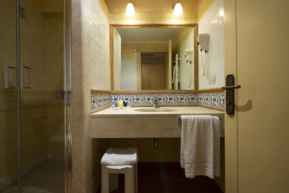 lantana resort hotel and apartments