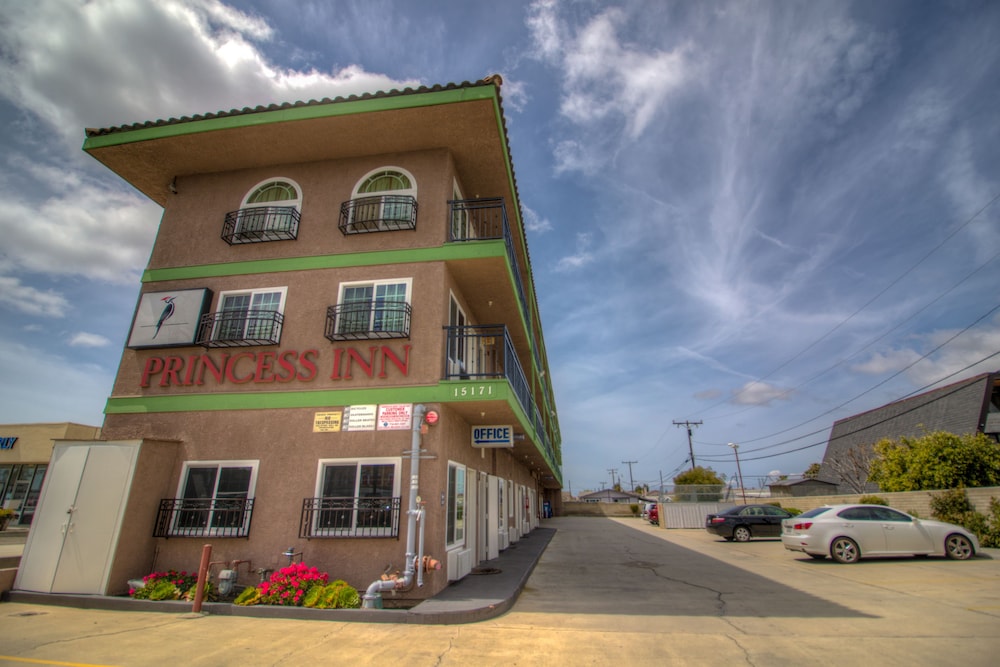 Princess Inn,Orange>>Midway City,3 star