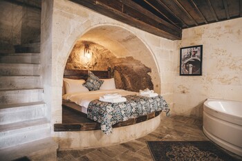 tale cave in