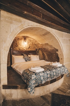 tale cave in
