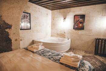 tale cave in