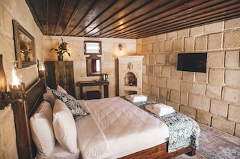 tale cave in