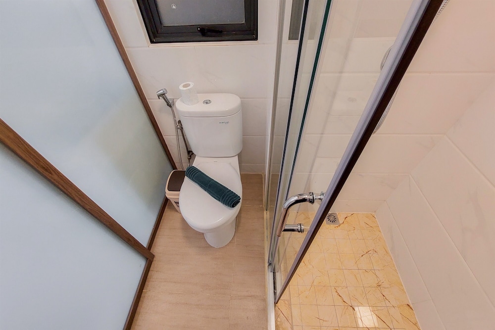 comfort and serene 2br at sky house bsd apartment