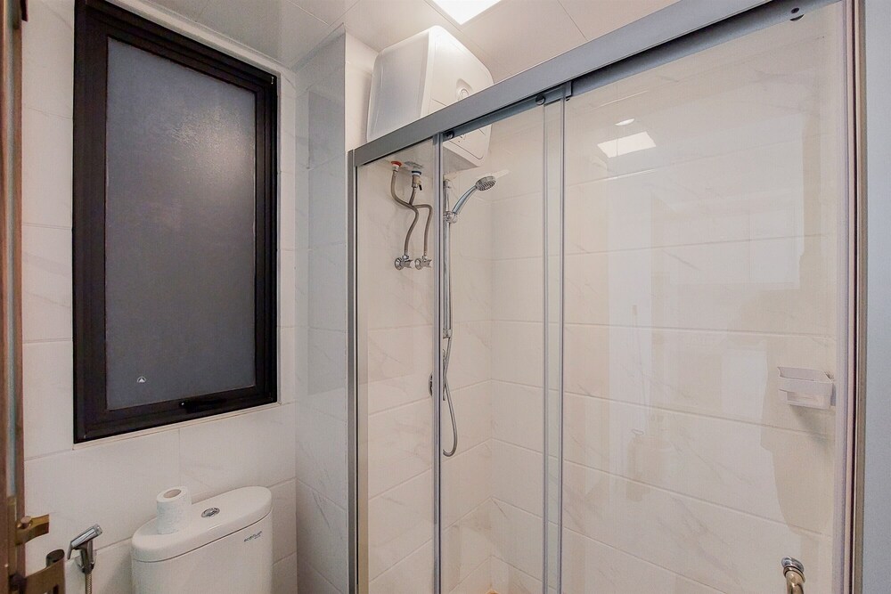 comfort and serene 2br at sky house bsd apartment