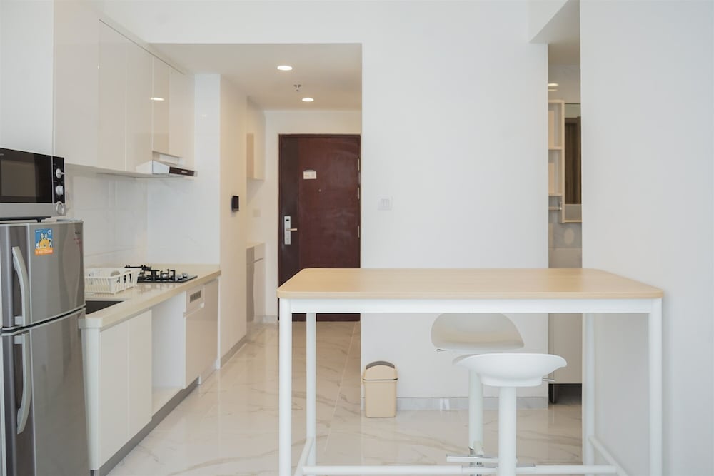 comfort and serene 2br at sky house bsd apartment