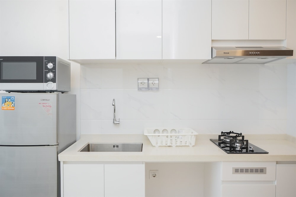 comfort and serene 2br at sky house bsd apartment