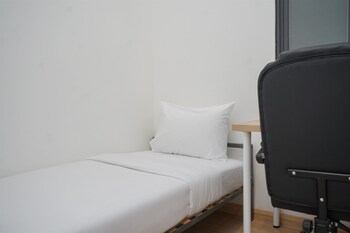 comfort and serene 2br at sky house bsd apartment