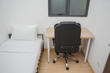 comfort and serene 2br at sky house bsd apartment