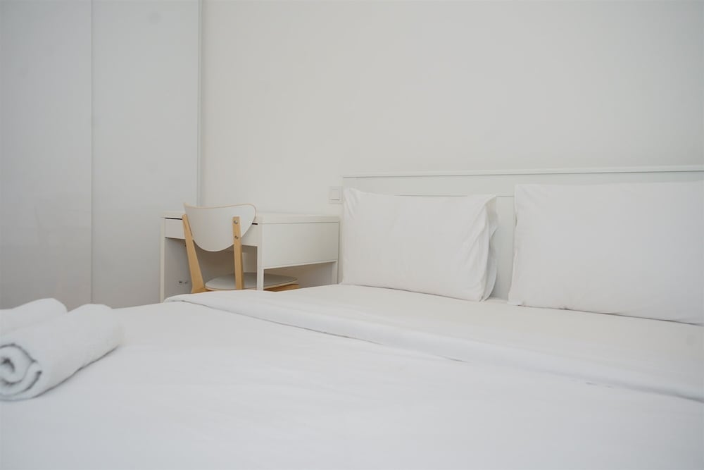 comfort and serene 2br at sky house bsd apartment