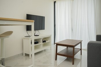 Comfort And Serene 2Br At Sky House Bsd Apartment,,0 star