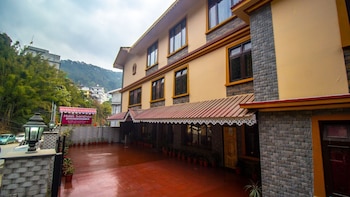 Hotel Samlhen By Apsara Group Of Hotels,Bojoghari,3 star