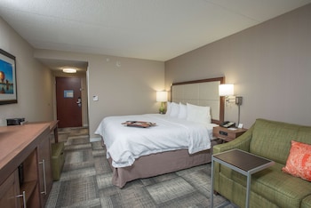 hampton inn and suites cincinnati union center